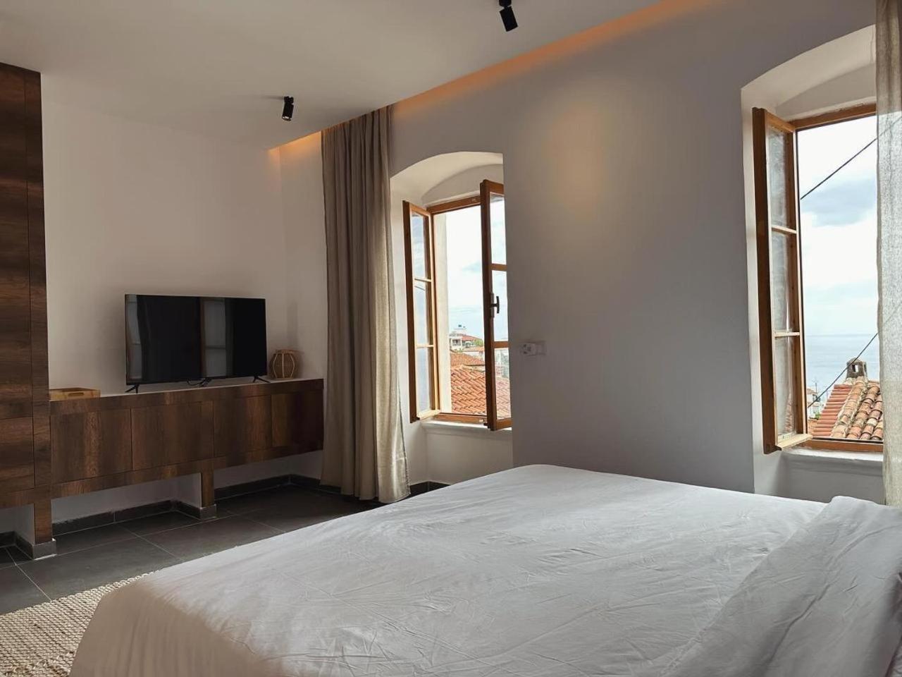 Lion'S Villa Vlore Exterior photo