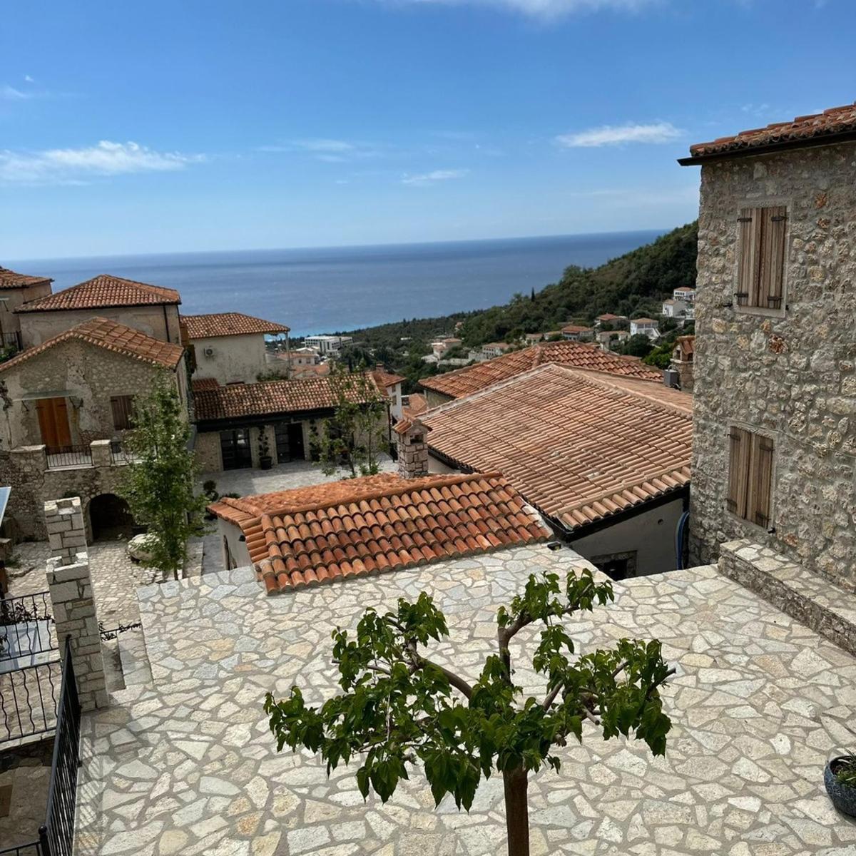 Lion'S Villa Vlore Exterior photo