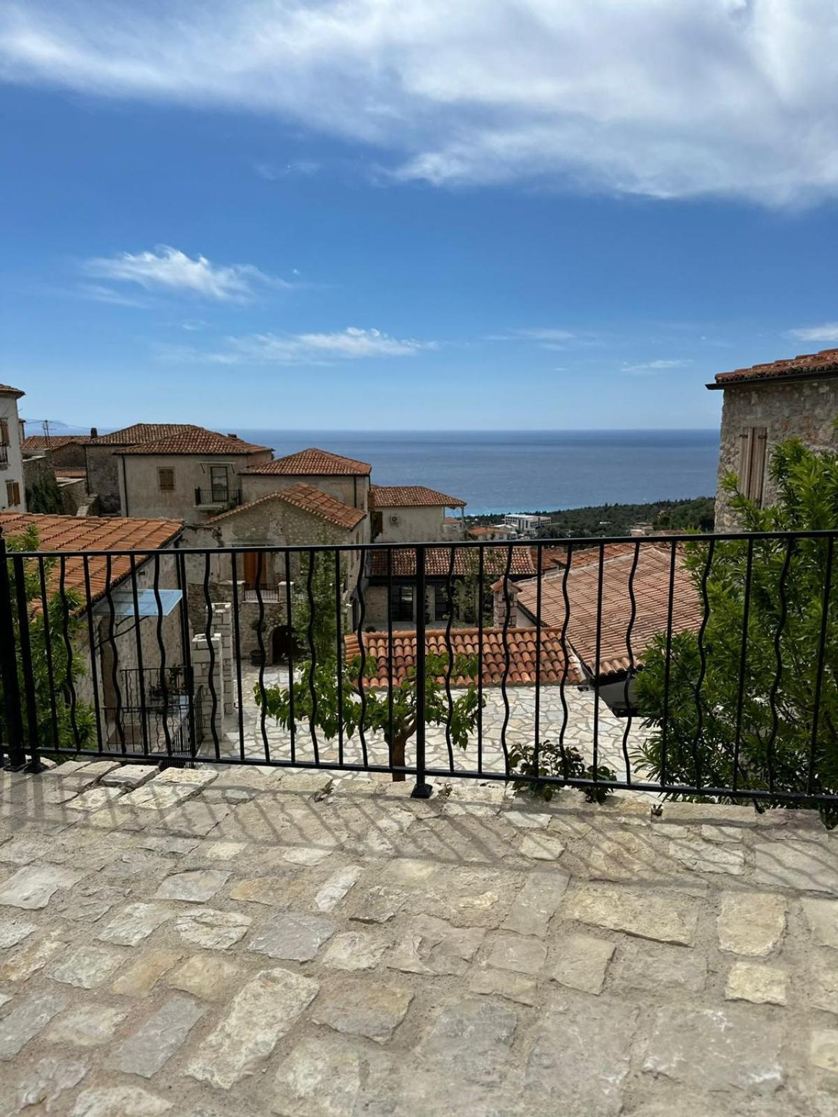 Lion'S Villa Vlore Exterior photo