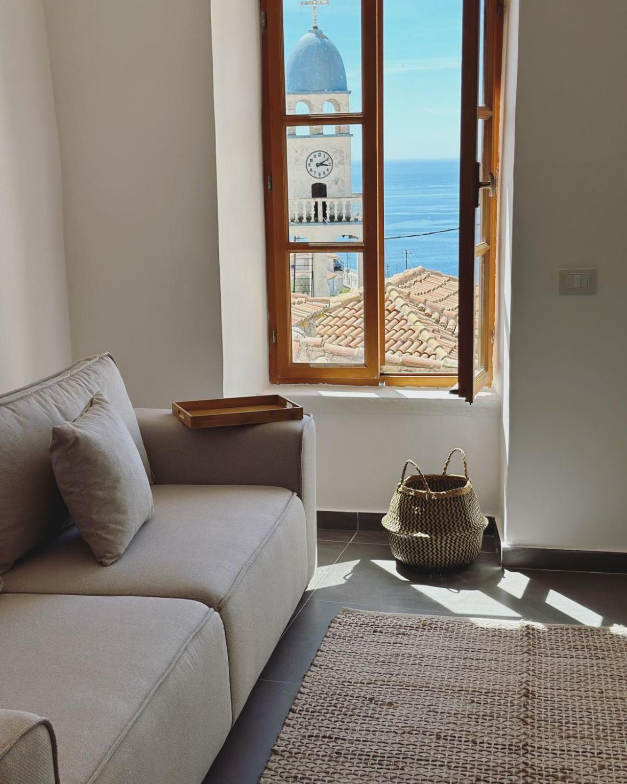 Lion'S Villa Vlore Exterior photo