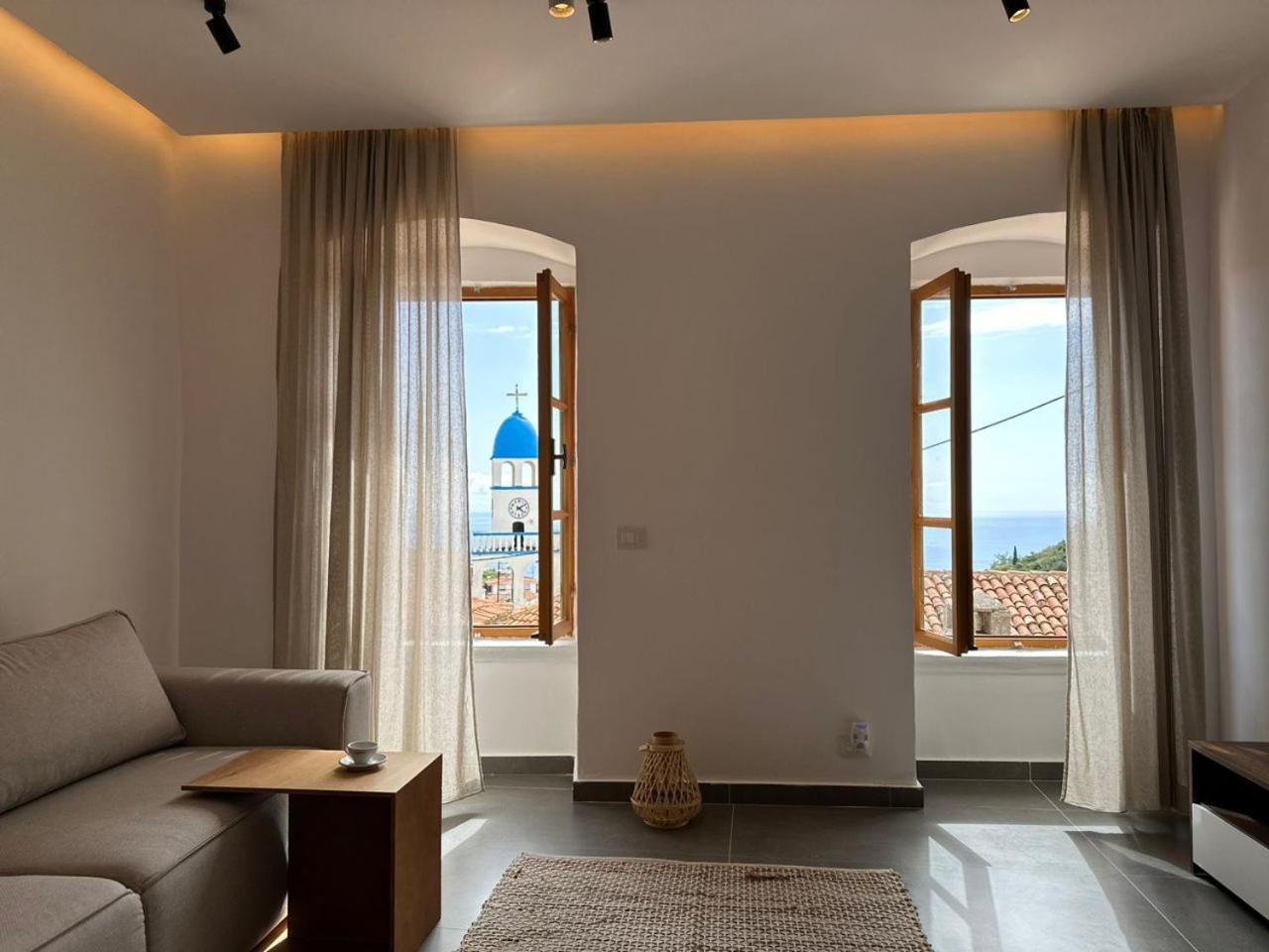 Lion'S Villa Vlore Exterior photo